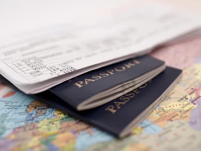 Traspasando Fronteras Laborales: Visas, permisos y requisitos migratorios para la contratación en Colombia